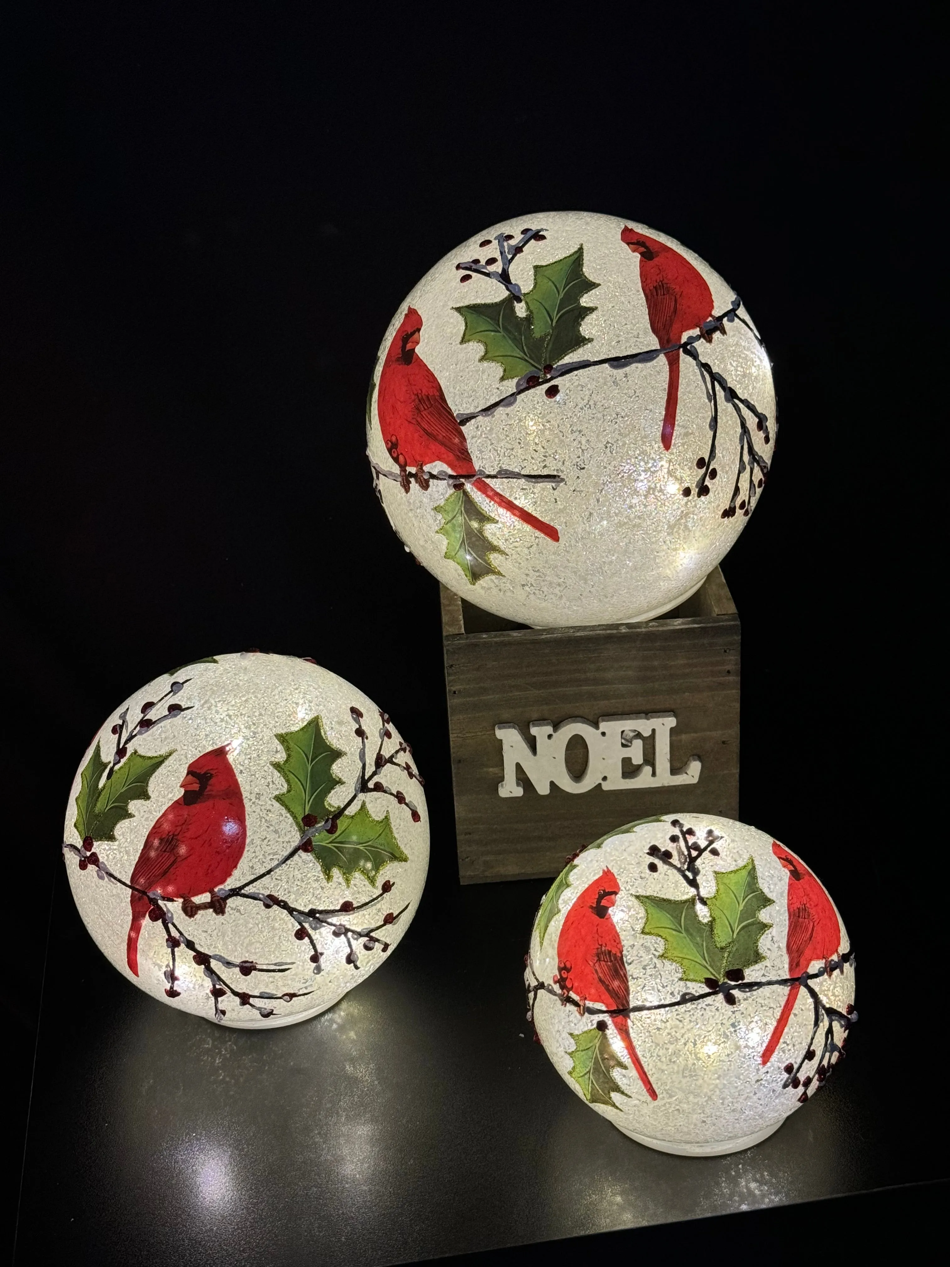 Cardinals On Mistletoe Light globe (set of 3)