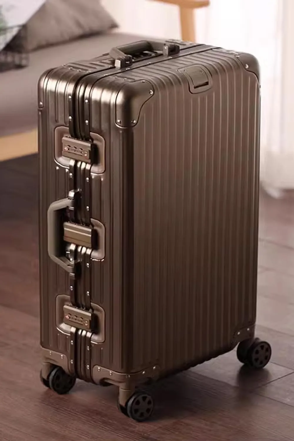 HotWay 20 Inch All Aluminum Carry On Luggage with Wheels, Hard Shell Zipperless Suitcase with TSA Locks, Gold Travel Luggage (22x14x9 Airline Approved)